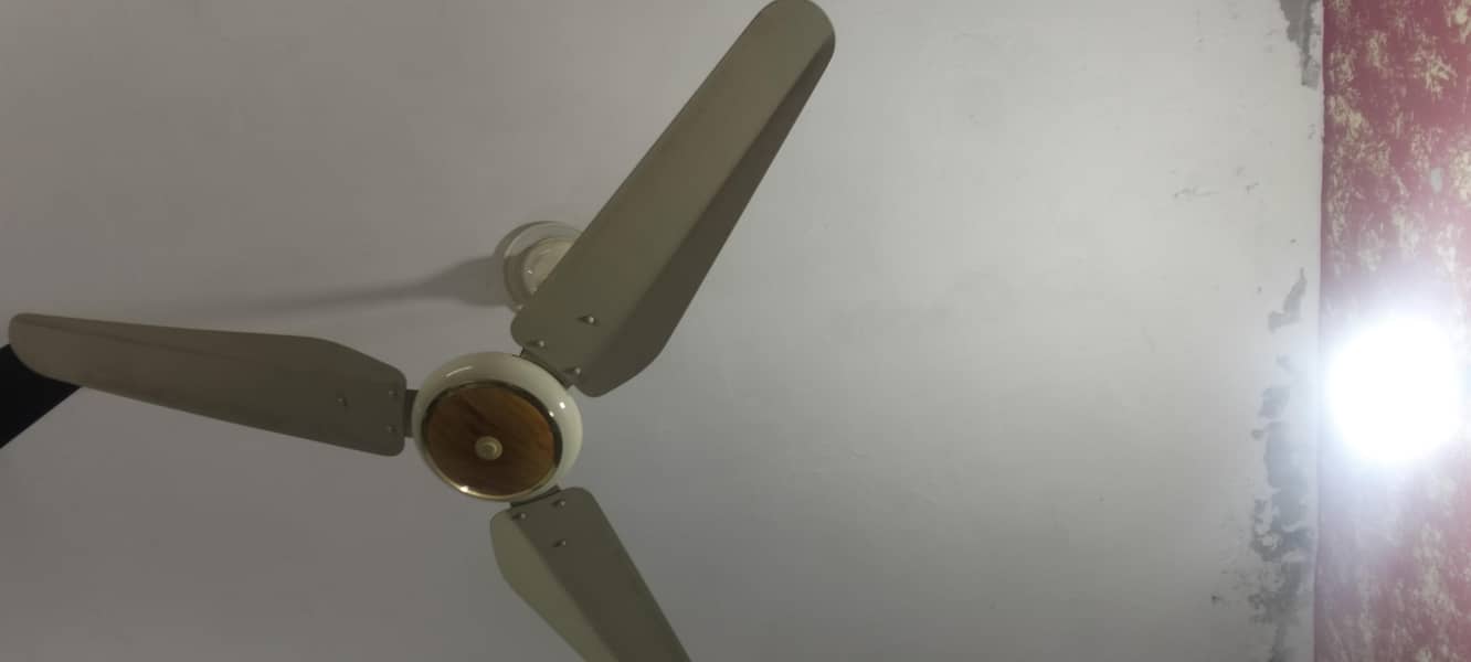 8 cell fan for sale bilkul okay han AC DC Lana han jis ki Waja ya sale ...