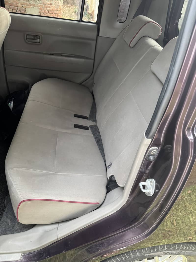 Daihatsu move conte basic variant 6