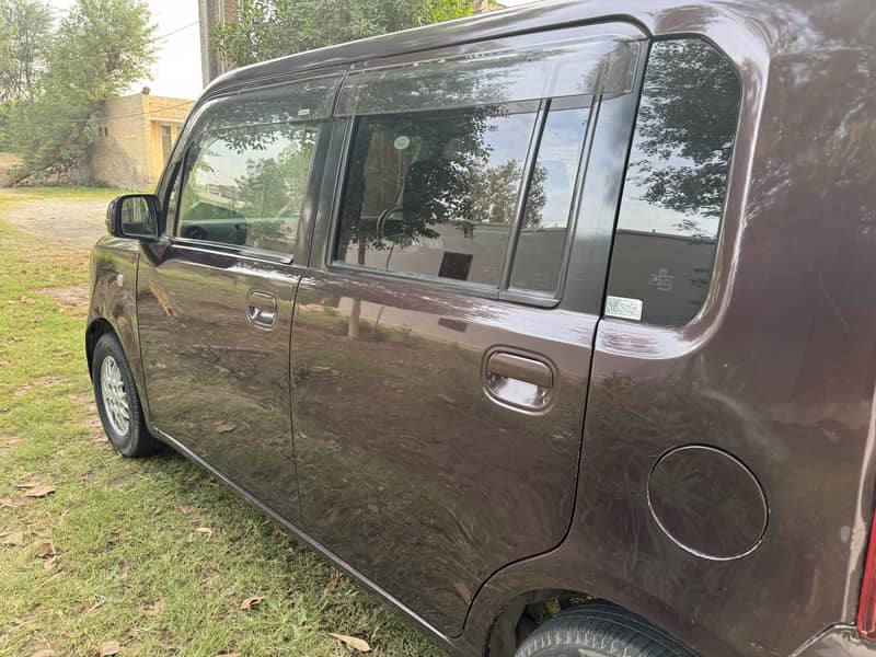 Daihatsu move conte basic variant 8