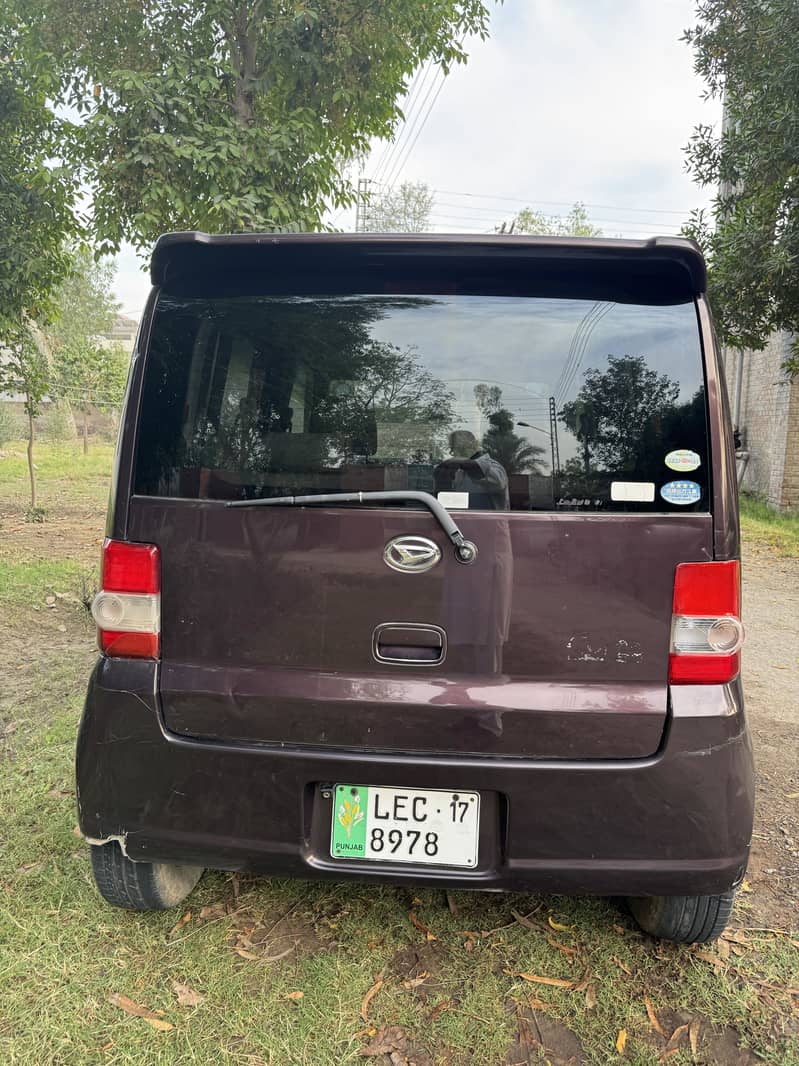 Daihatsu move conte basic variant 9