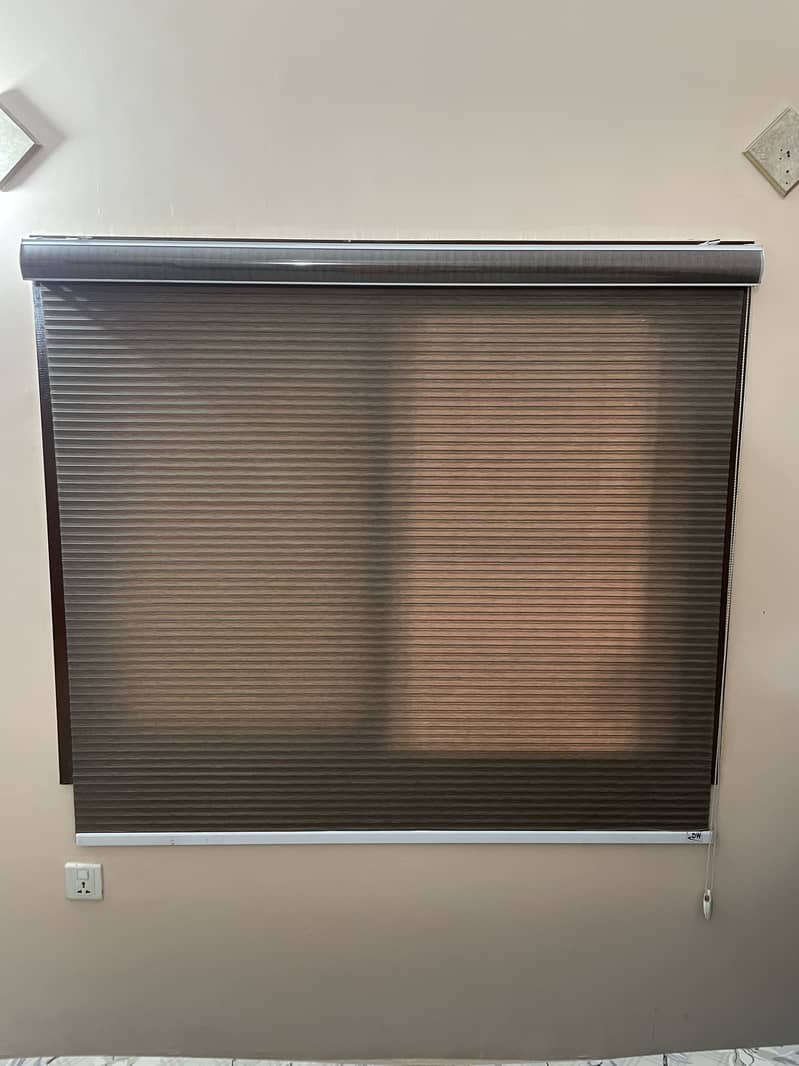 two brown blinds 0