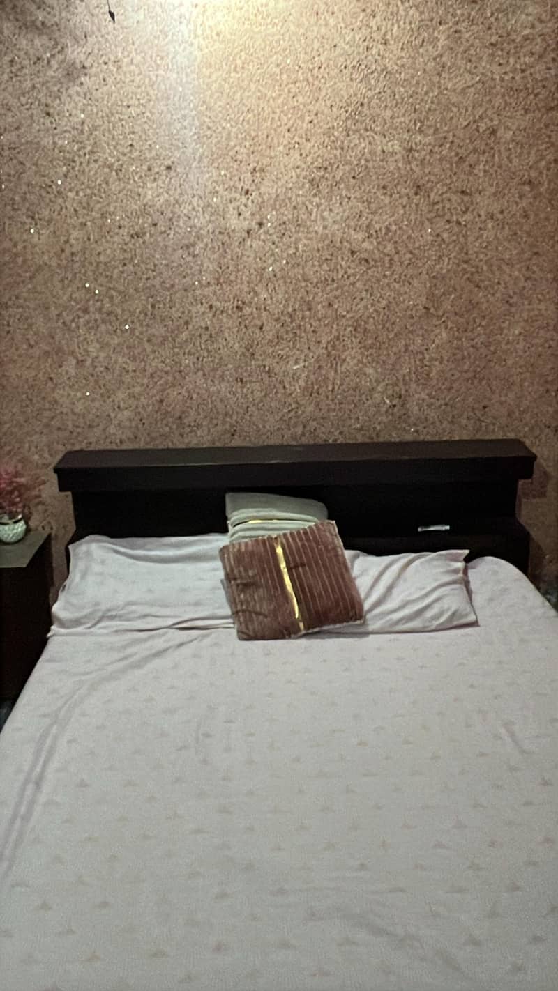 QUEEN SIZE BED 1