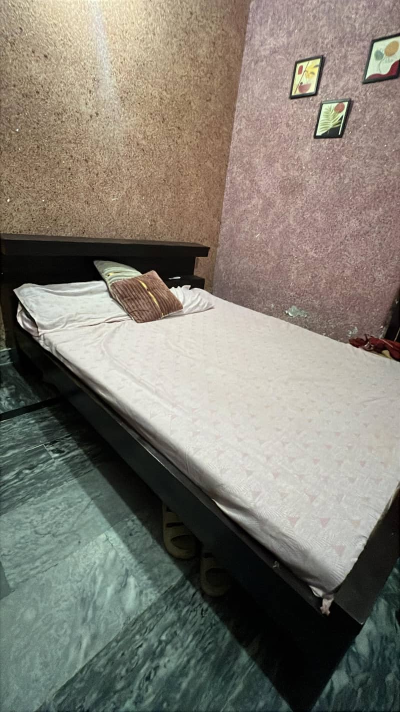 QUEEN SIZE BED 2
