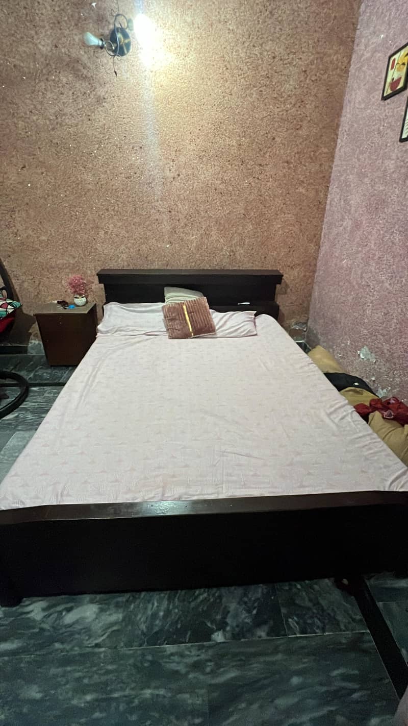QUEEN SIZE BED 3