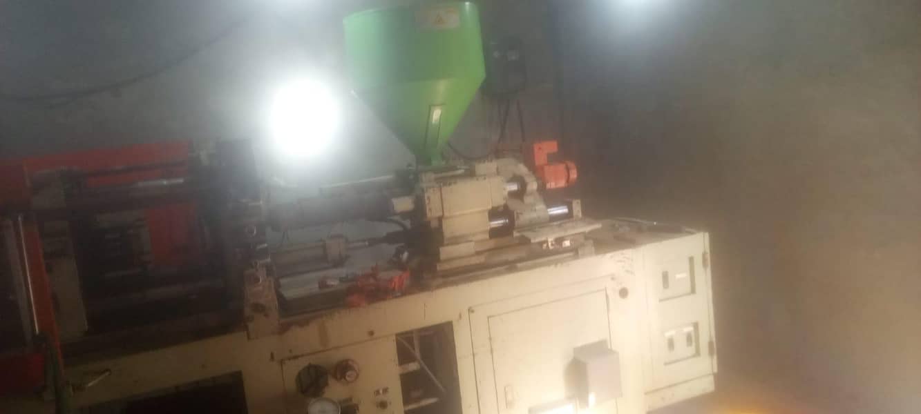jection molding machine 2