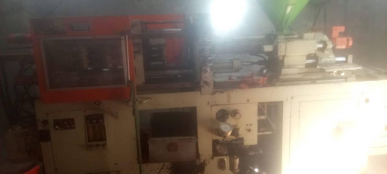 jection molding machine 3