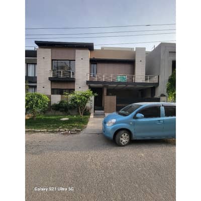 10 Marla Elegant House In Formanites Near Dha Phase 5