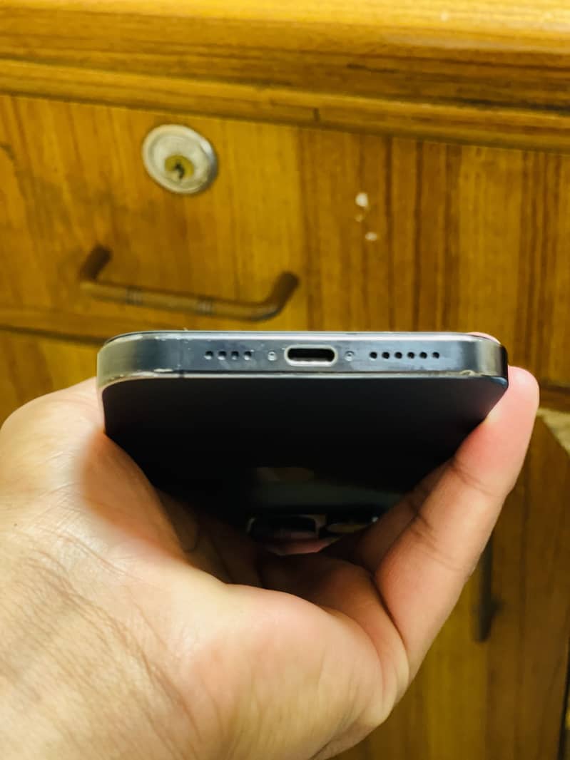 iPhone 15 pro max 4