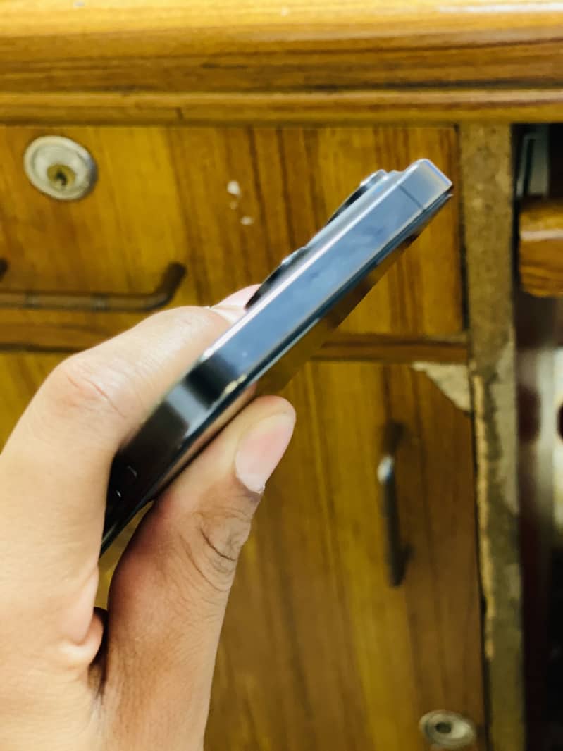 iPhone 15 pro max 6