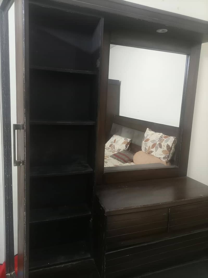 Dressing table, 1