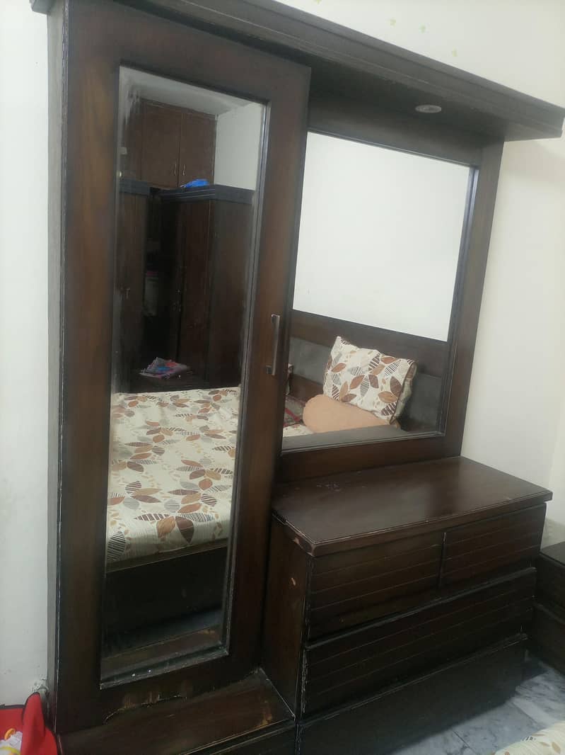 Dressing table, 2