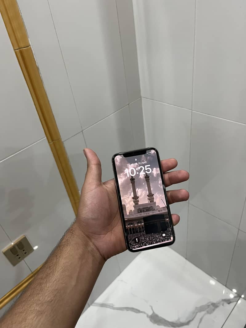 iPhone X 4