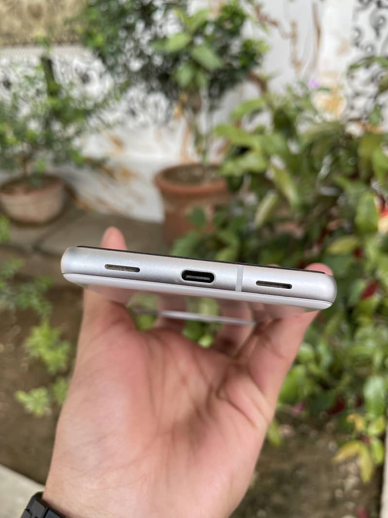 Google pixel 7A 3