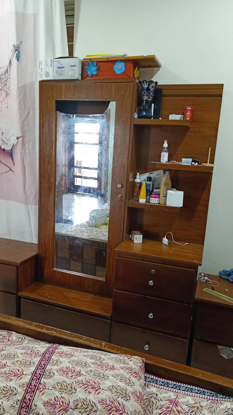 Dressing Table + Wardrobe 0