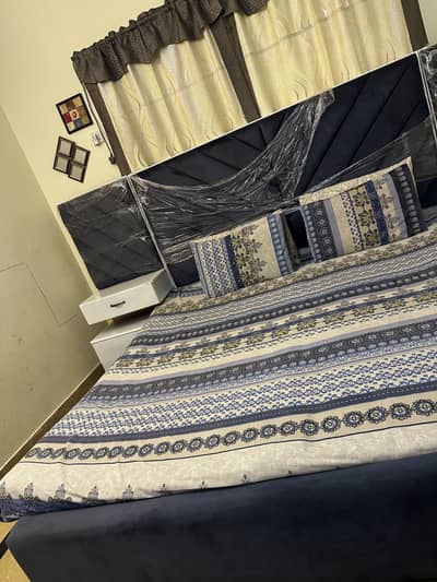 Bed set with 2 side tables