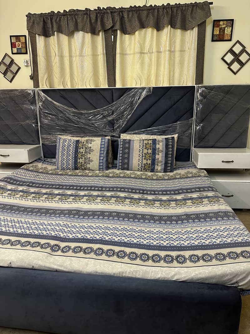 Bed set with 2 side tables 1