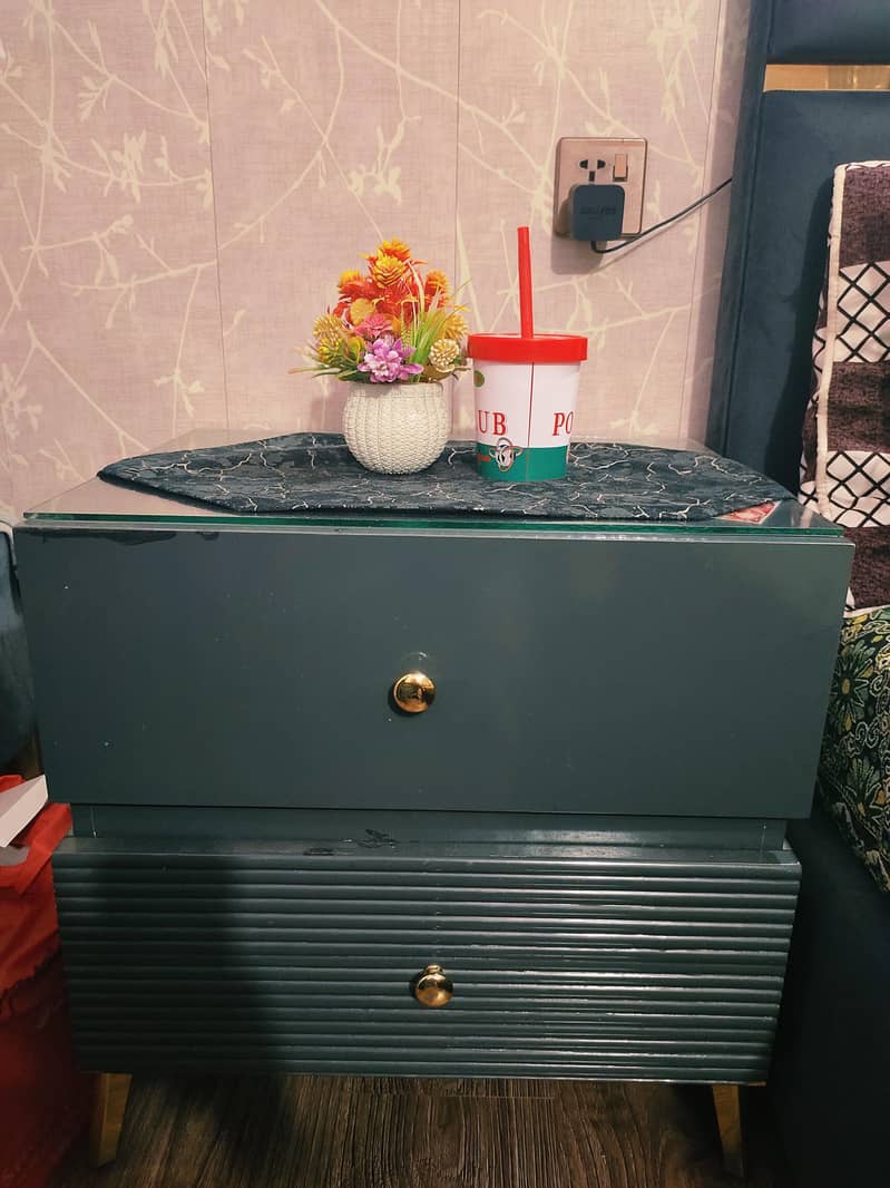 bed set with side table & dressing 7