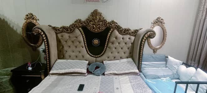 tulip bed for sale new condition high glose polish