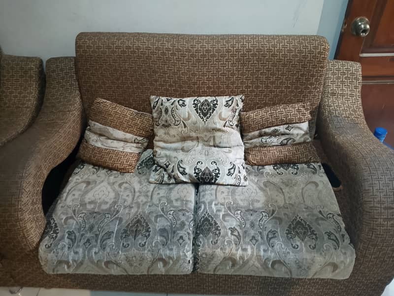 Solid sofa set king style 8 seater really solid for normal using 0