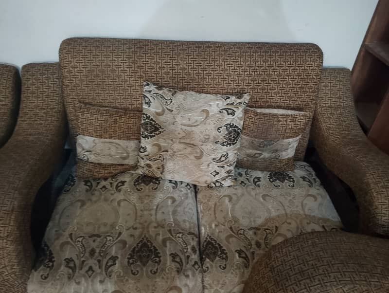 Solid sofa set king style 8 seater really solid for normal using 2
