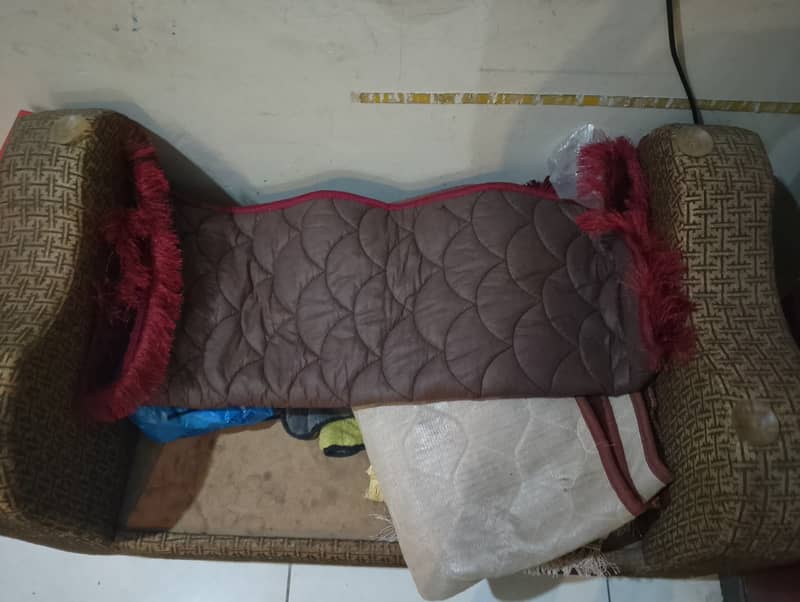 Solid sofa set king style 8 seater really solid for normal using 4