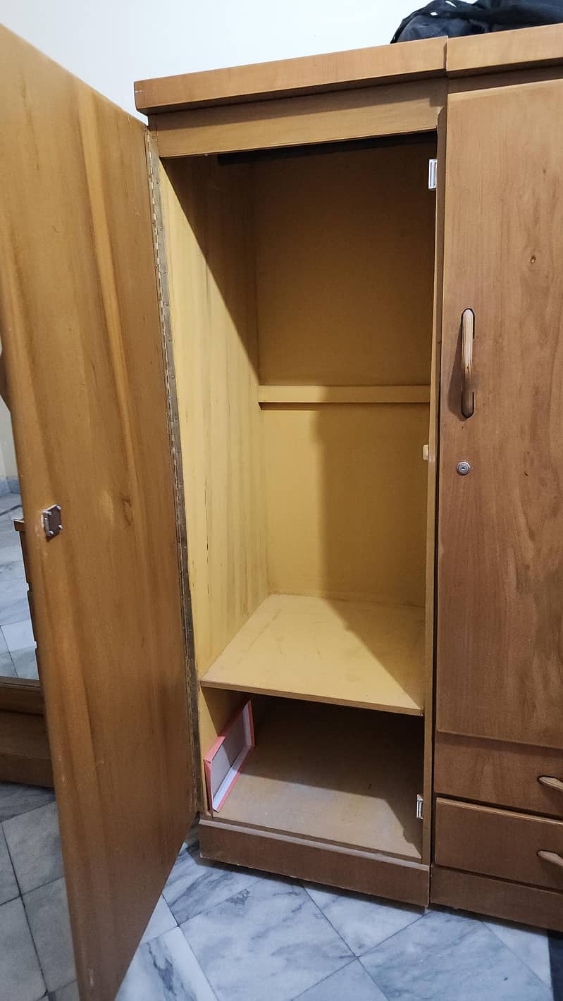 Almari and Dressing Table 1