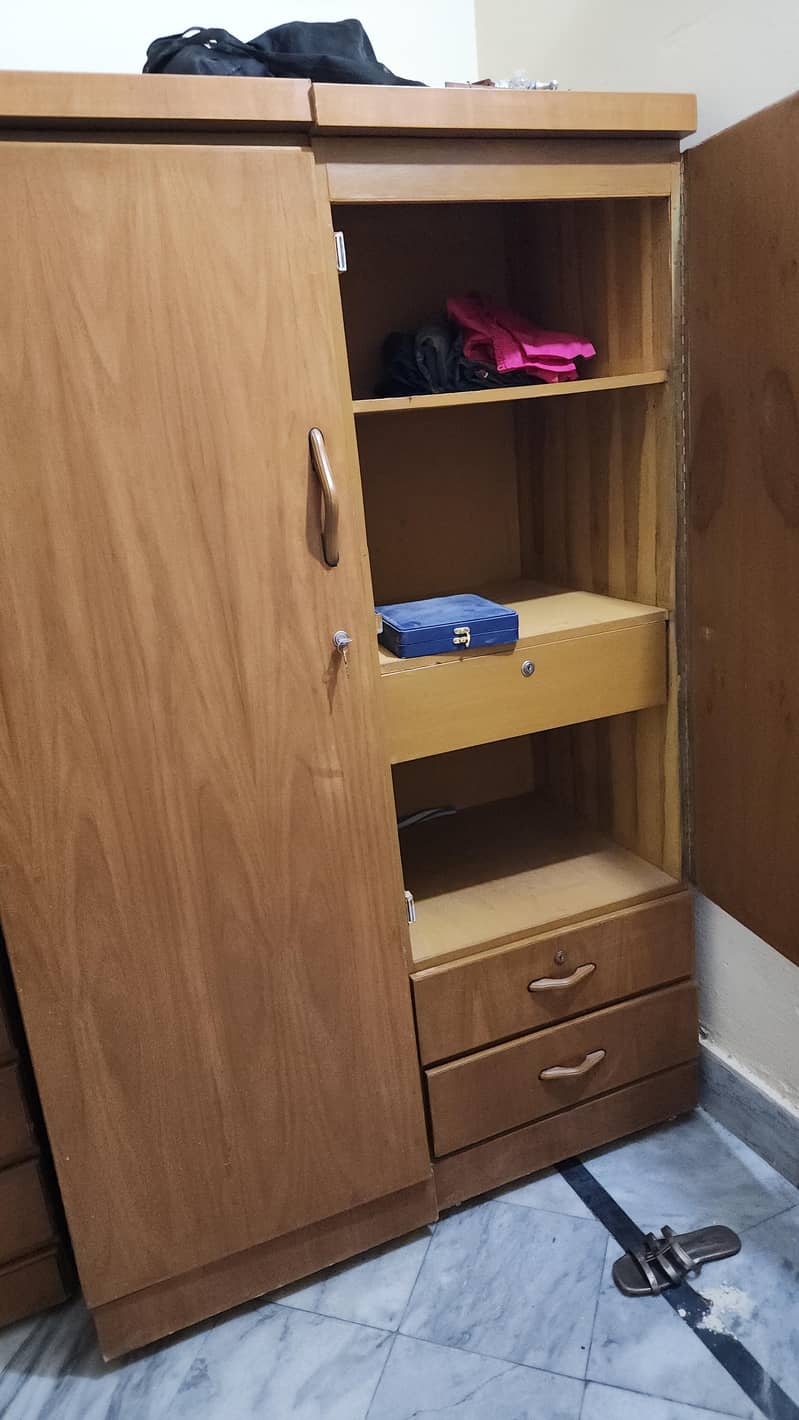 Almari and Dressing Table 6