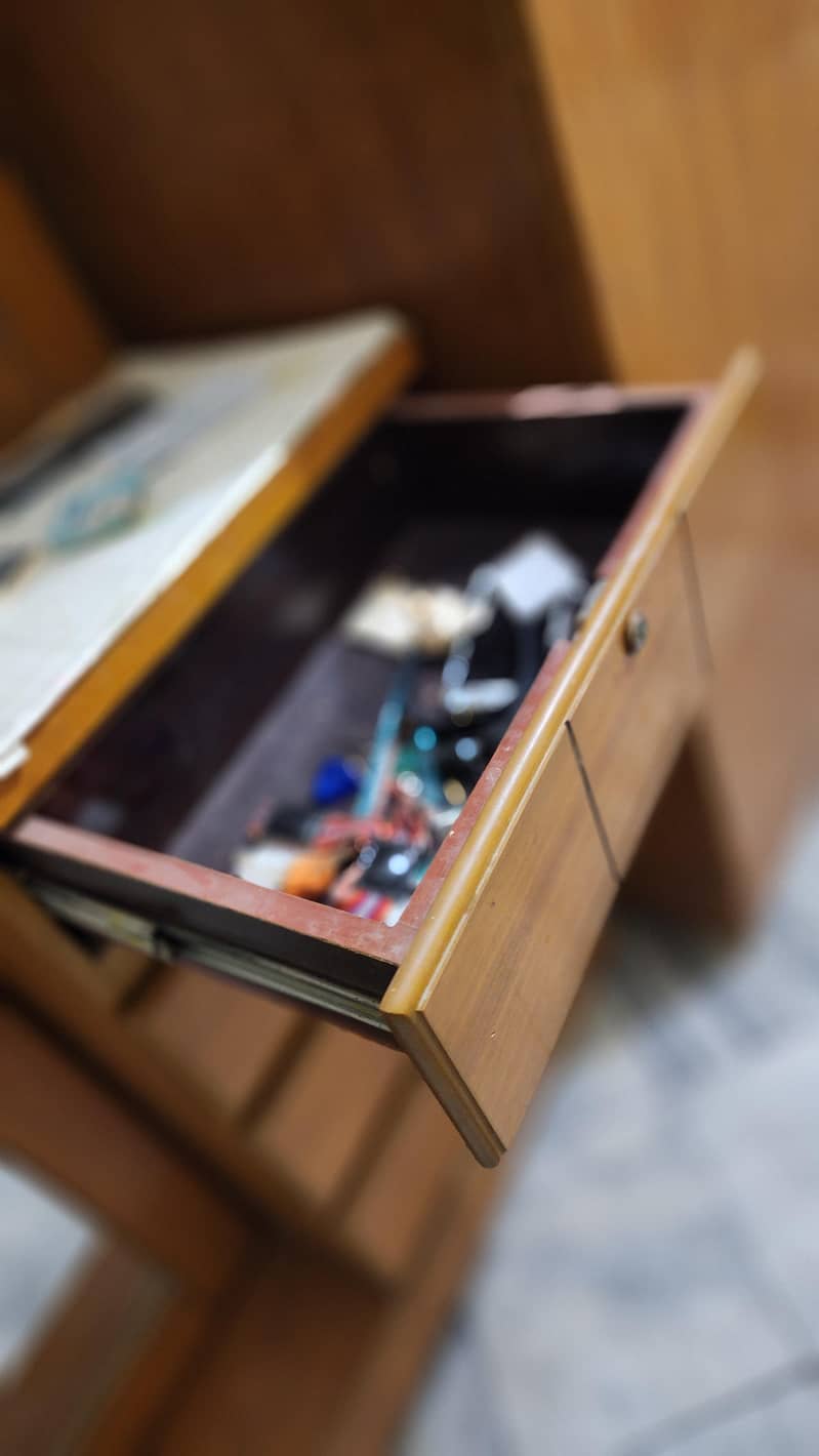 Almari and Dressing Table 8