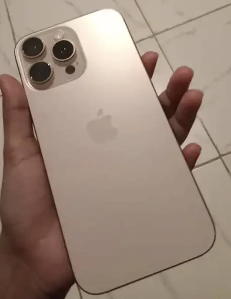 Iphone 16Pro Max 4