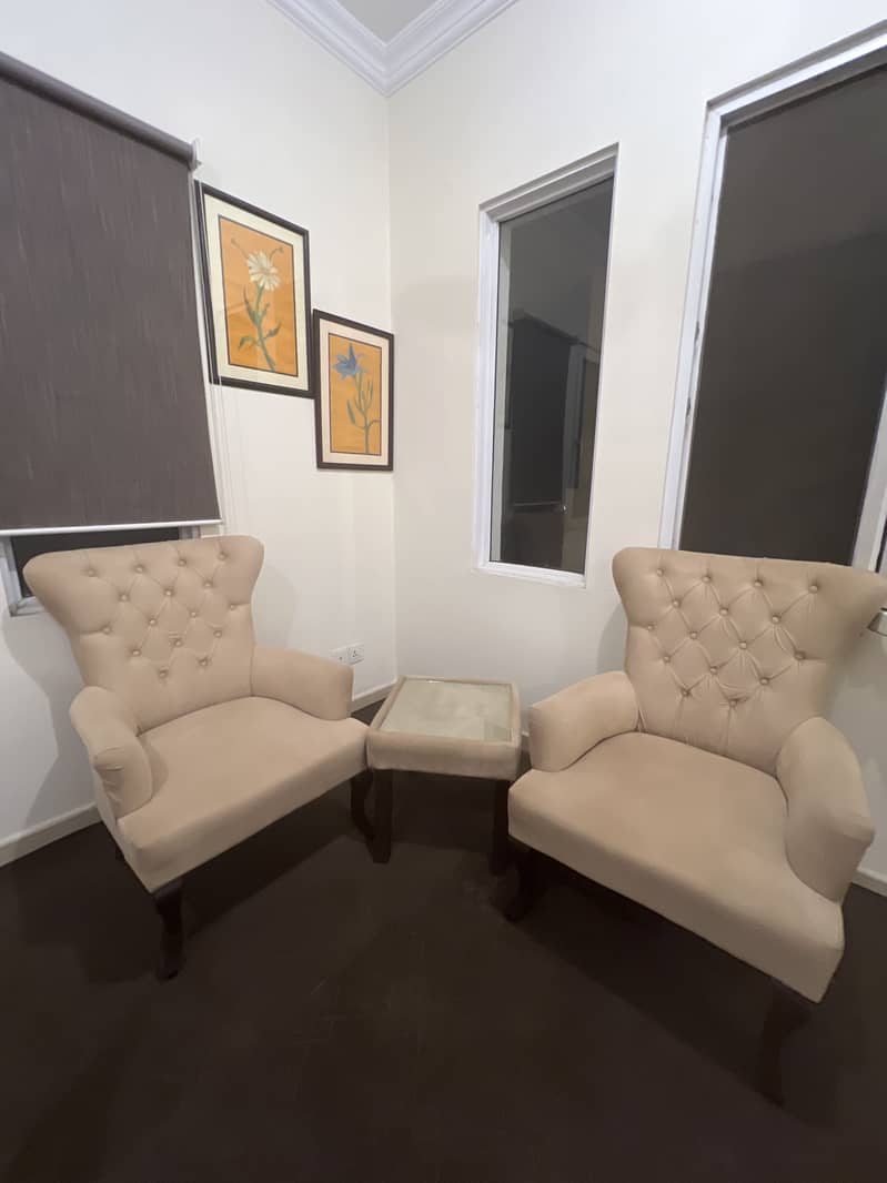 Sofa chairs plus table 0