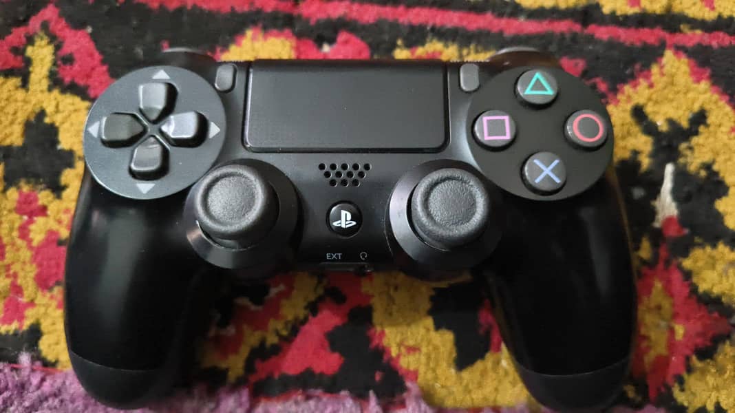 PS4  original controller 0