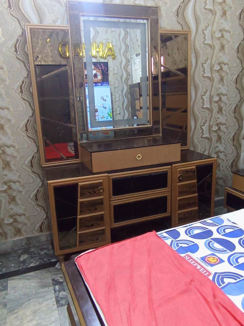 bed dresing & side table 5