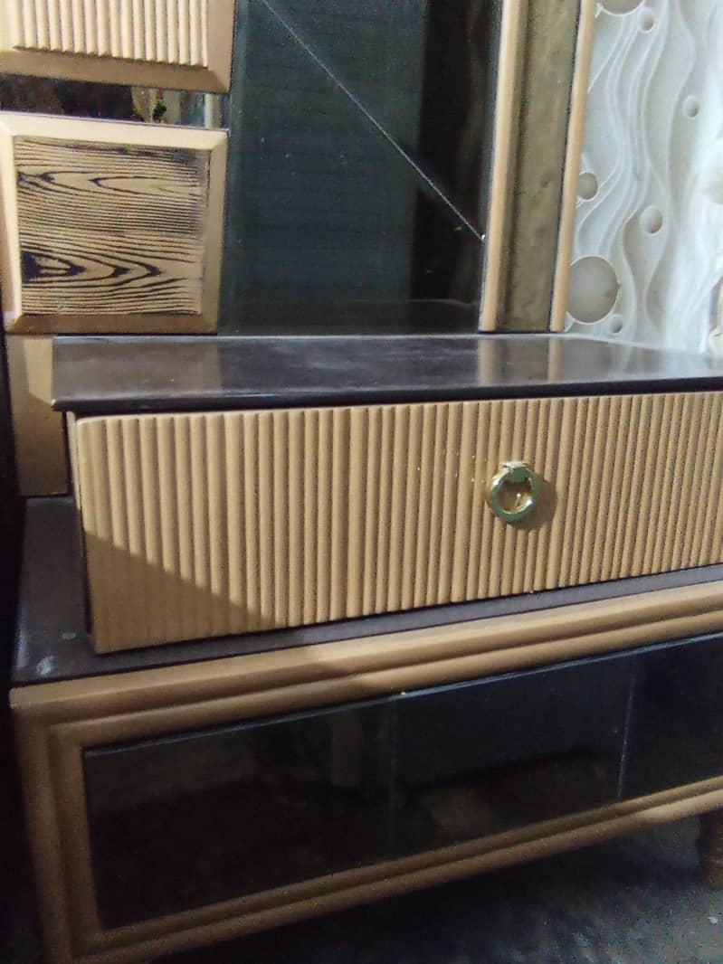 bed dresing & side table 11