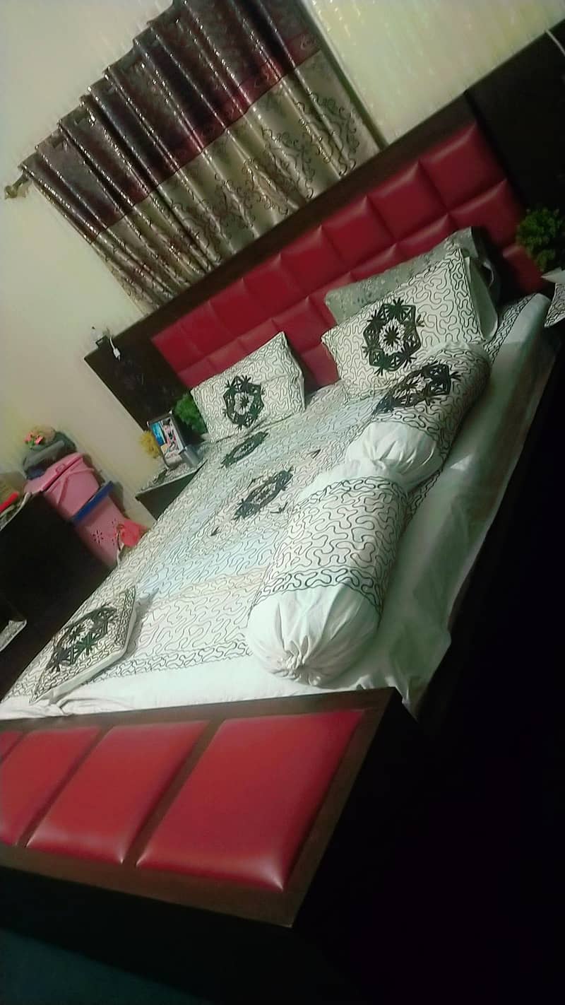 king size bed 0