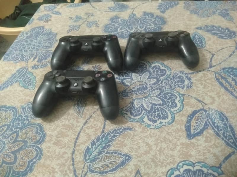 PS4 Wireless controller original and Copy 1