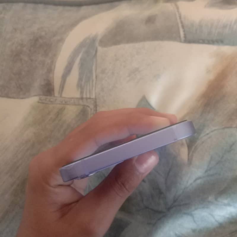 iPhone 12 6