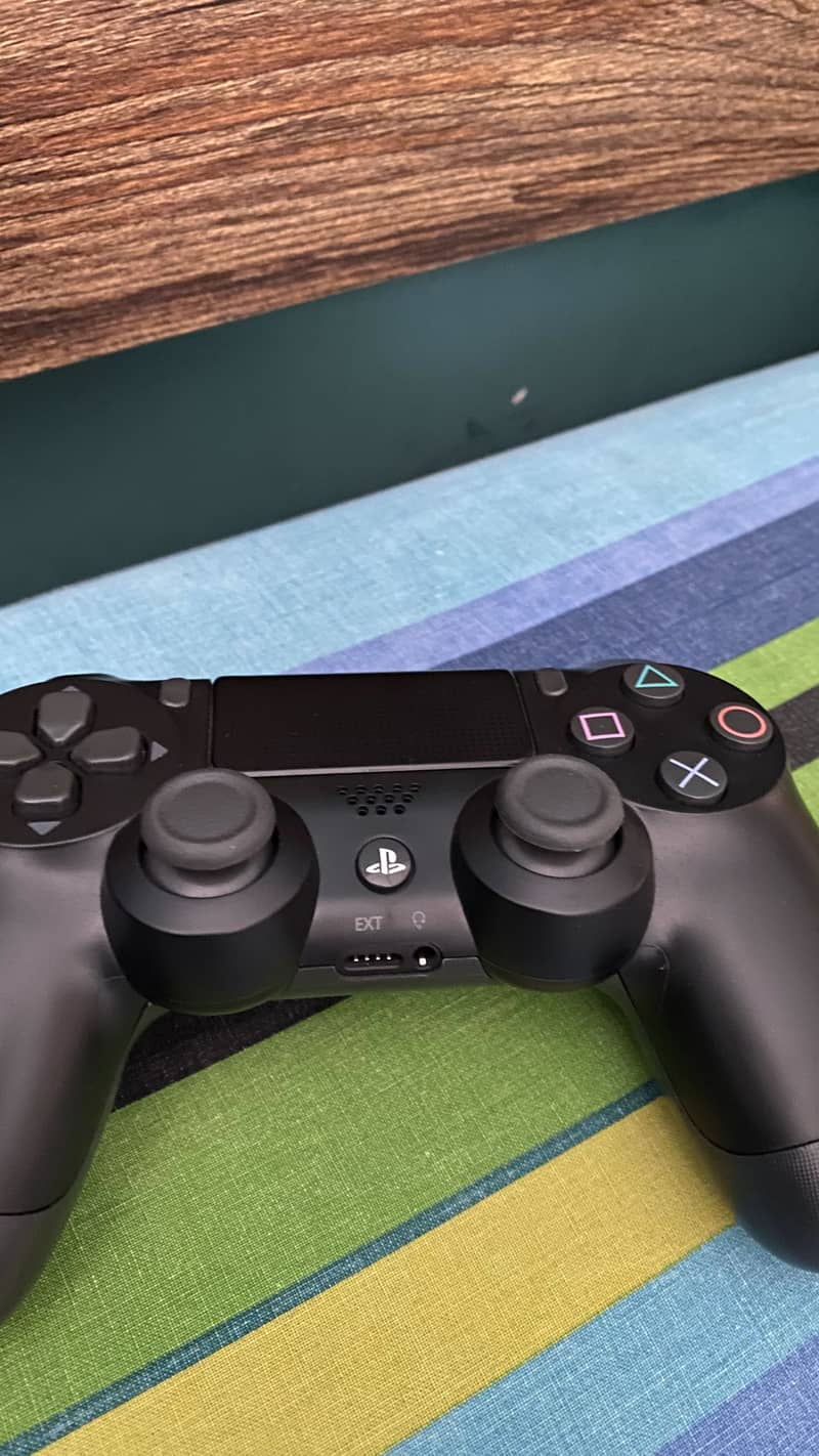 PS-4 wireless controller 4
