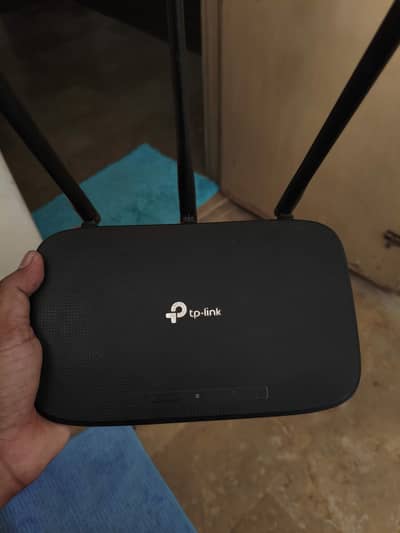 TP Link 450 mbps TL-W940N router and Onio