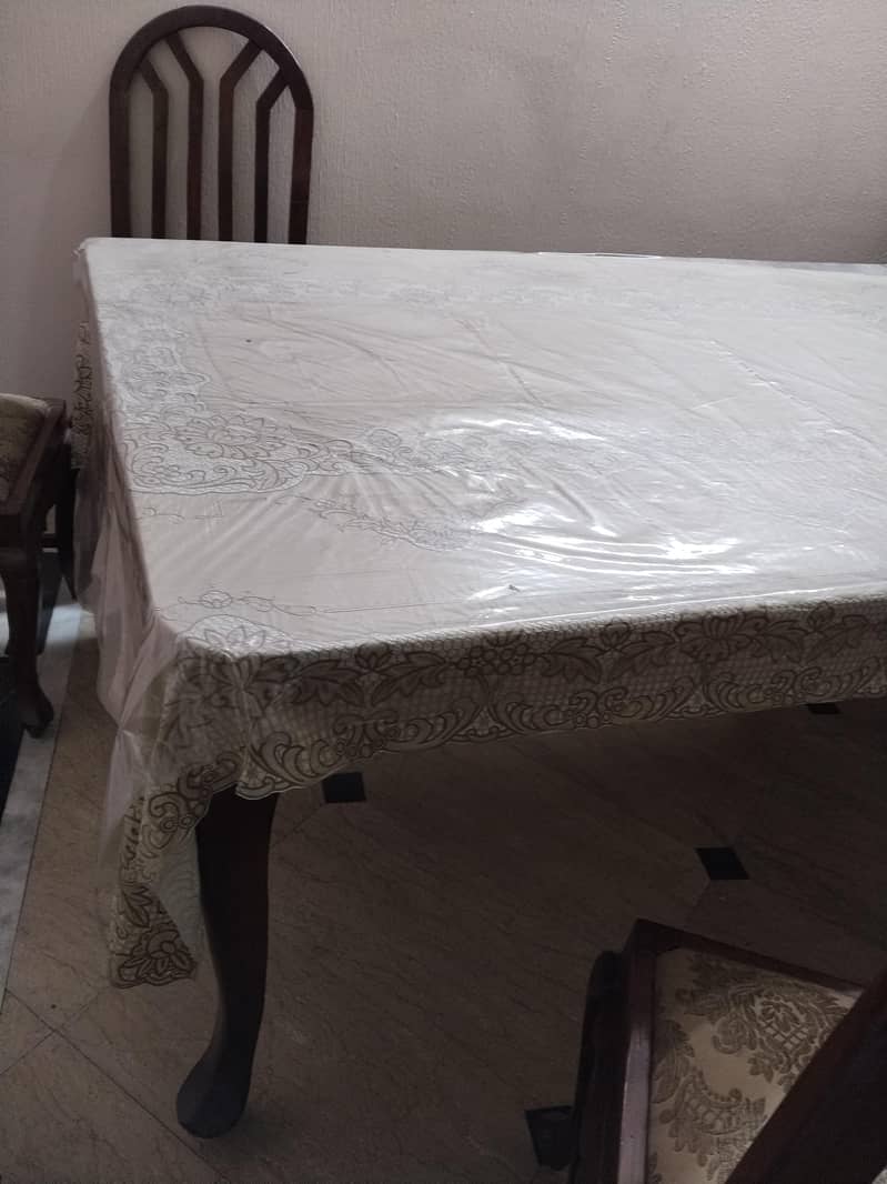 Dining Table 0
