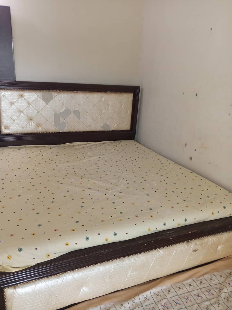Bed King Size 3