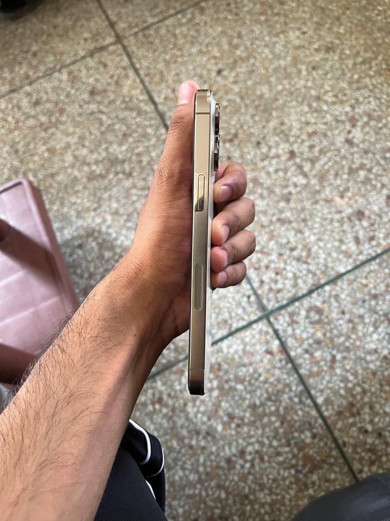 Iphone 14 pro max 3