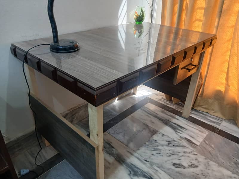 computer table 1