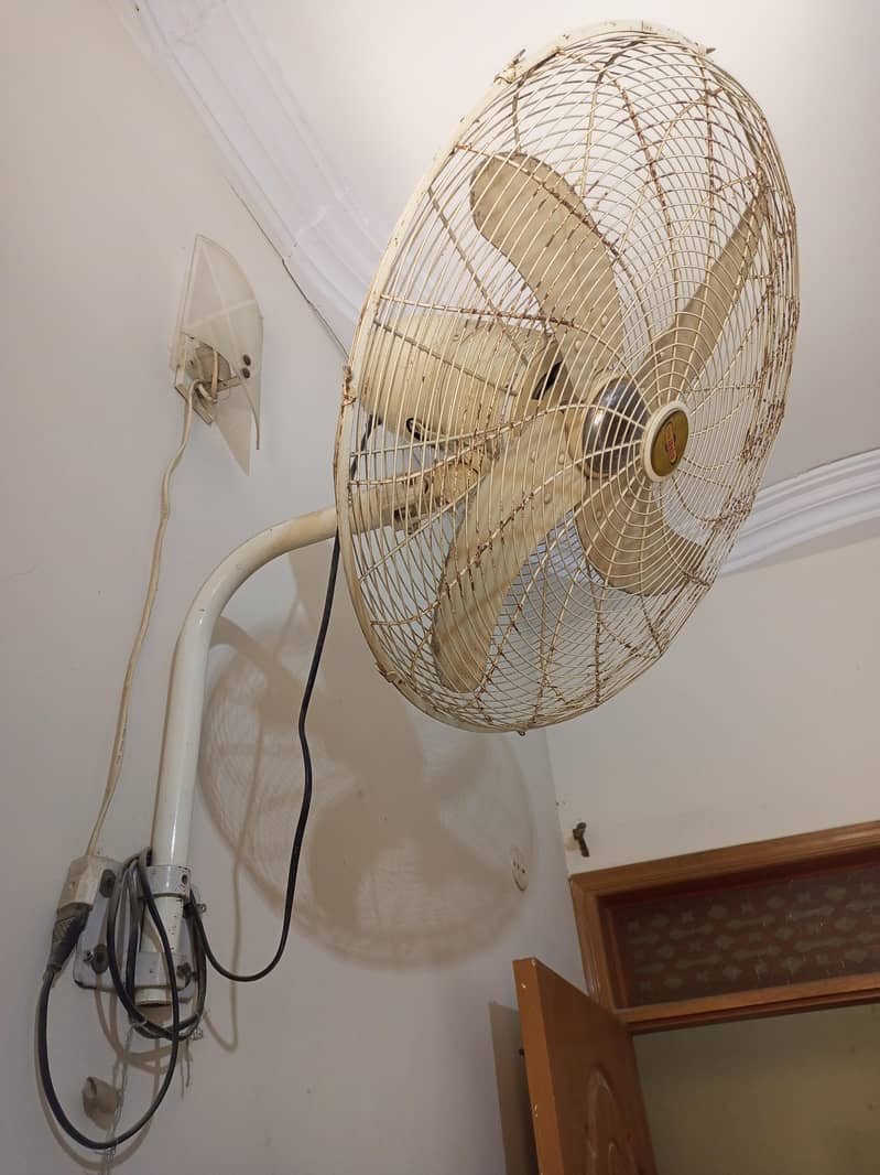 bracket Fan full size 1