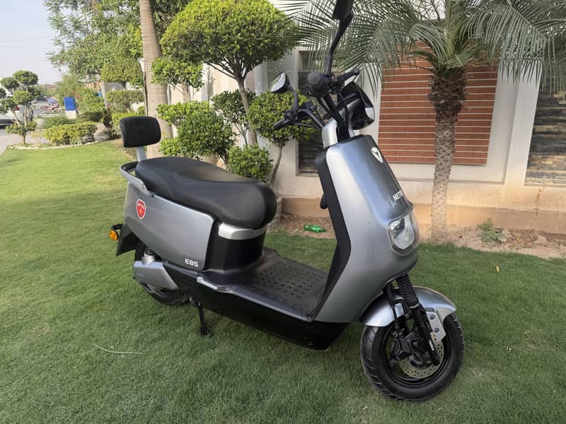 metro scooty E8S 0