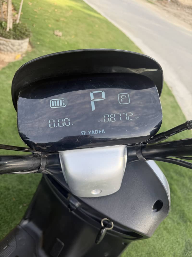 metro scooty E8S 2