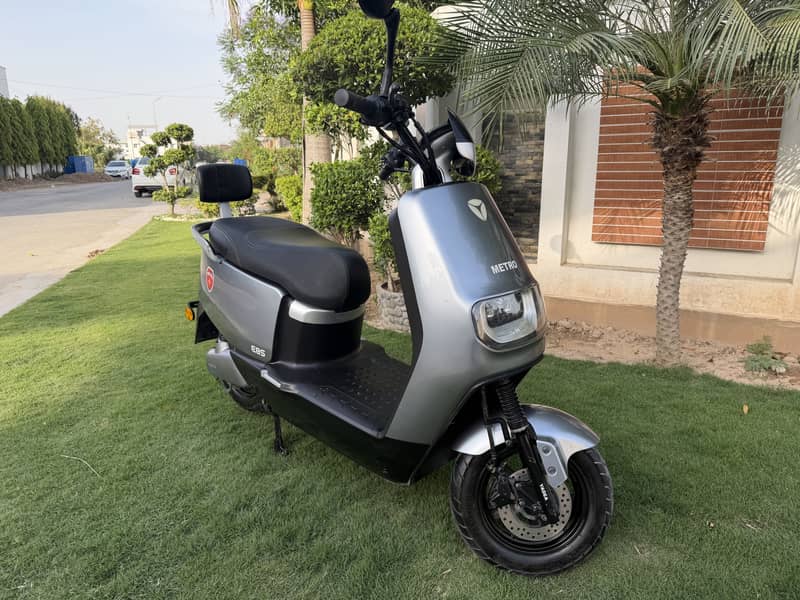 metro scooty E8S 3