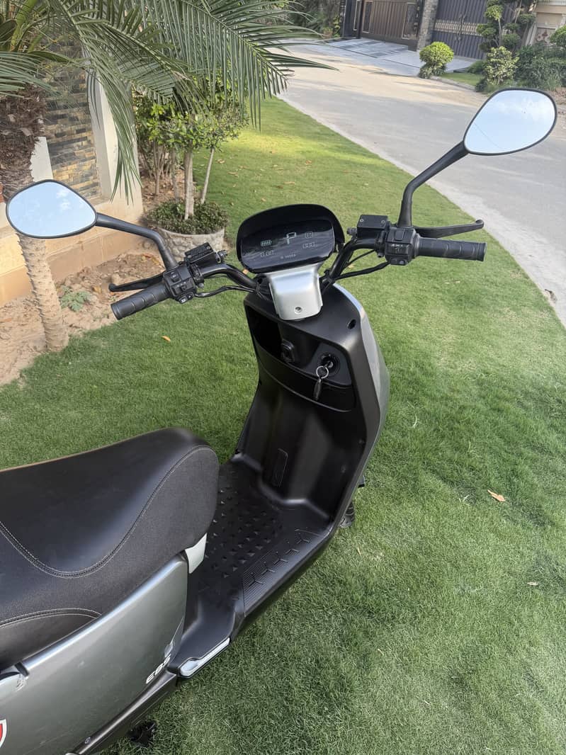 metro scooty E8S 6