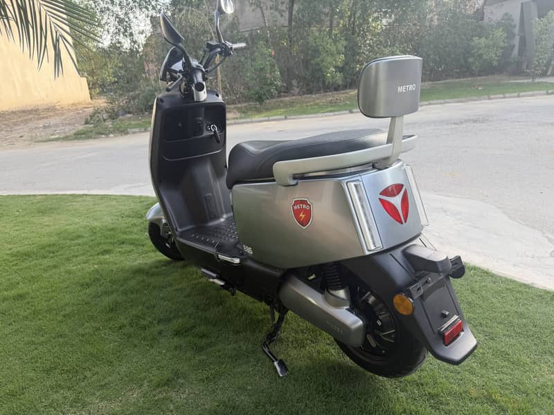 metro scooty E8S 8