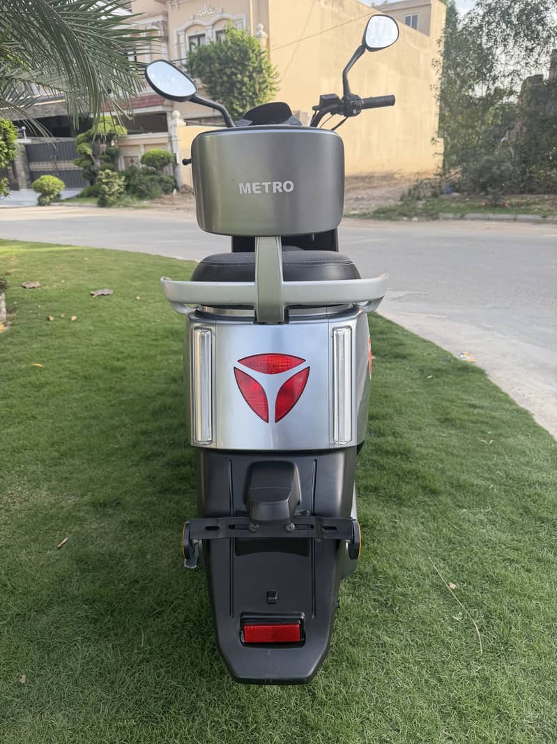metro scooty E8S 9