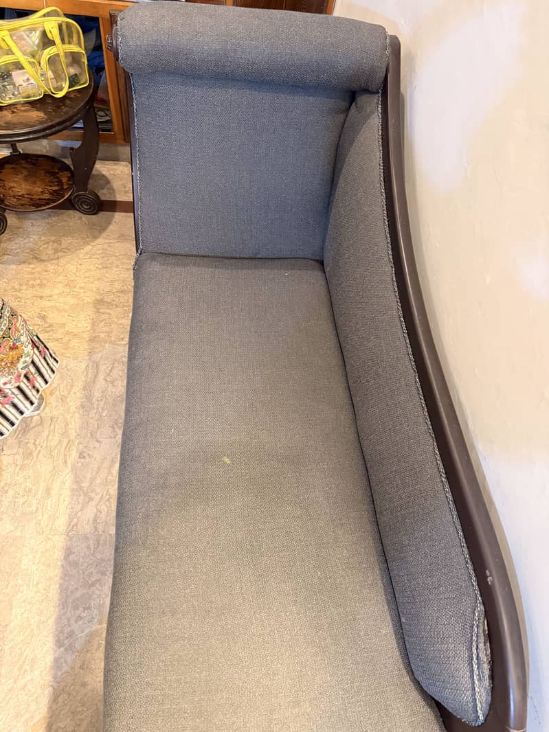 Dewan sofa 1